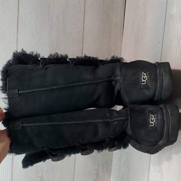 Ugg Australia Women 1873 Tall Suede Sheepskin Button 3 Boots shoes sz 7 - Picture 3 of 14
